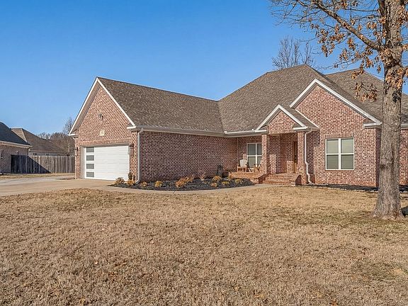 2nd image of 817 Gloucester Close