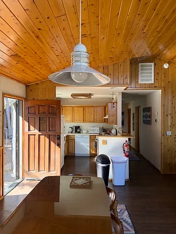 2 bed, 1056 sqft, $2,100 — Photo 2