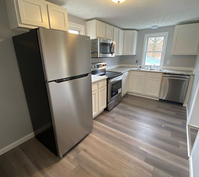 1st image of 115 W College St Unit 3