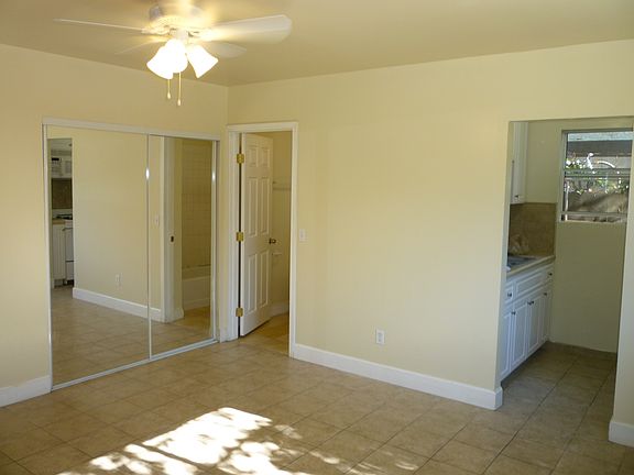 4th image of 1106 N Raymond Ave APT B