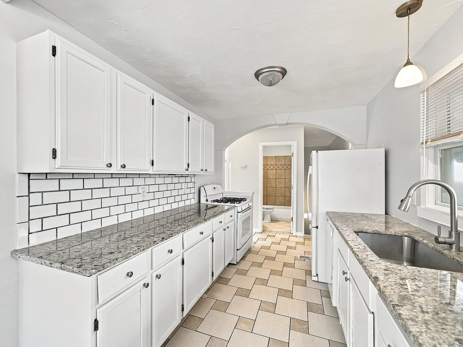 3 bed, 1250 sqft, $1,875 — Photo 3