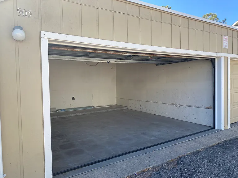 505 Oppenheimer Dr — Photo 2