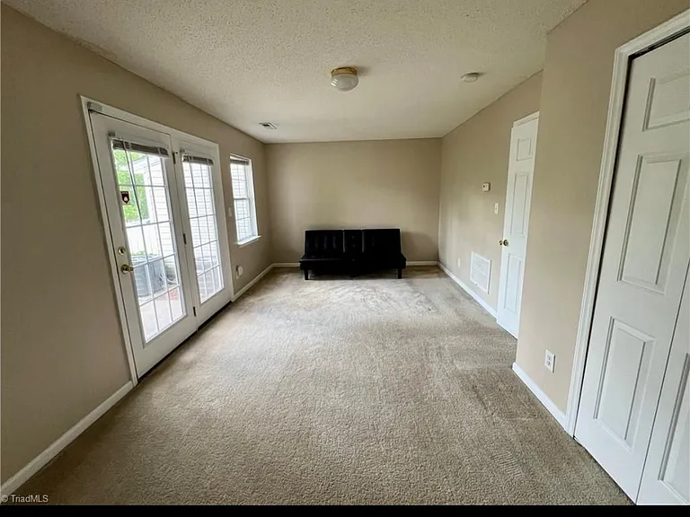 88 Tannenbaum Cir #88 — Photo 5