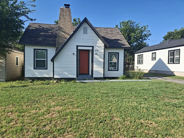 1504 NW Arlington Ave — Photo 2