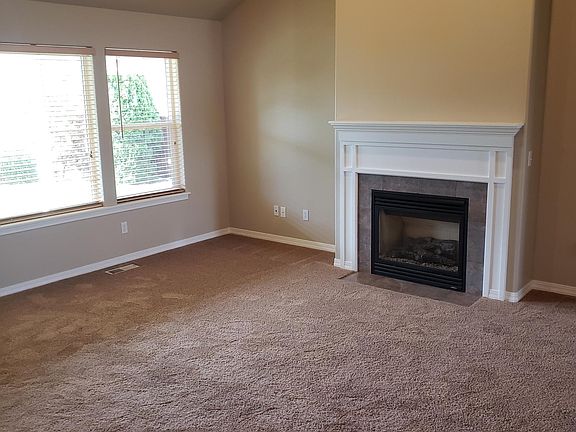 3rd image of 170 S Meadowbrook Ln