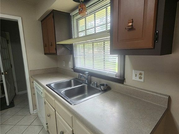 4th image of 311 Holly Hill Rd