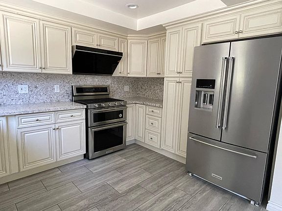 5th image of 20610 Victor St