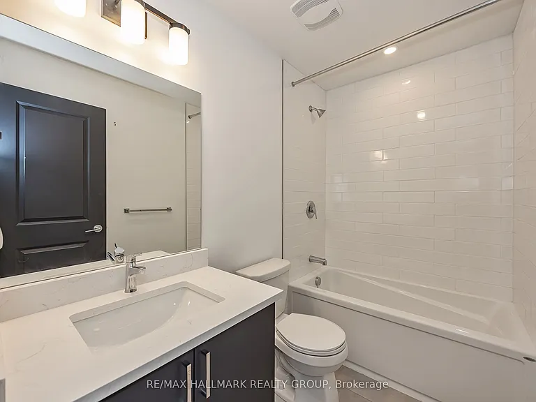 422 Rolling Meadow Cres — Photo 33