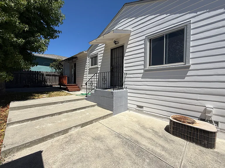 19227 Vaughn Ave — Photo 20