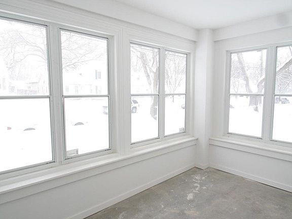 3rd image of 411 11th Ave SE