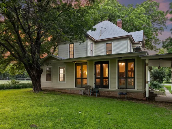 405 W Clifton St, Pilot Point, TX 76258