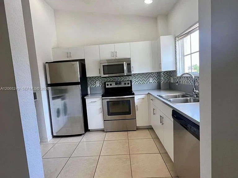 3824 SW 48th Ave #3824 — Photo 4