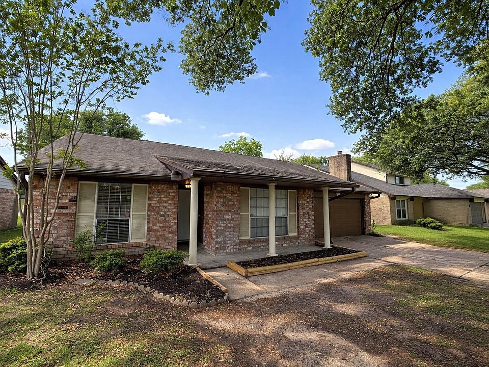 1st image of 11915 Fallbrook Dr