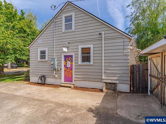 4th image of 1840 Cottage St NE