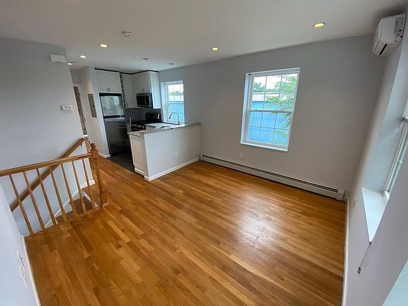 4th image of 349 Franklin Ave
