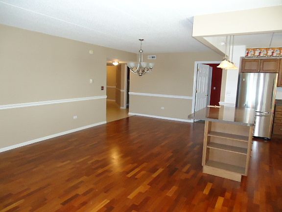 4th image of 6815 N Milwaukee Ave APT 403