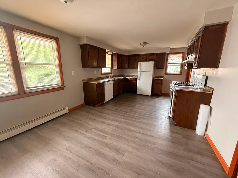 127 Warner St #2B — Photo 5
