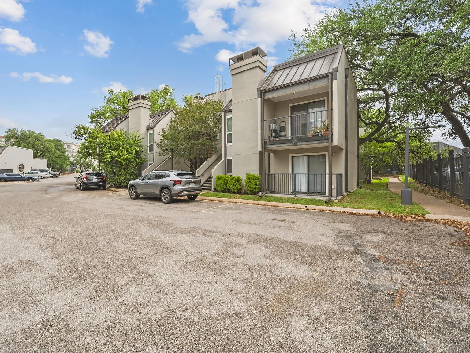 1 bed, 1.0 bath, 517 sqft, $1,000 — Photo 3