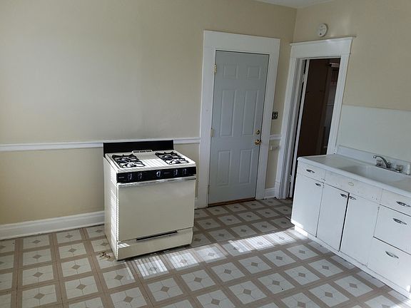 5th image of 3030 N Fratney St APT 4