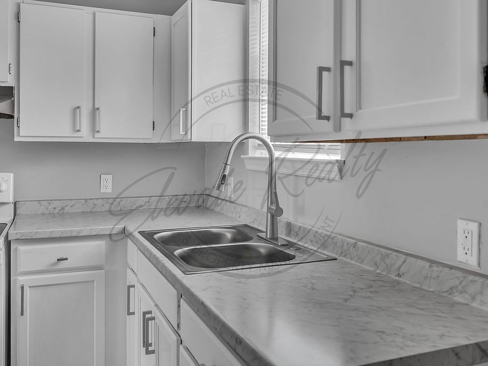 1st image of 2526 Highland Trace Dr