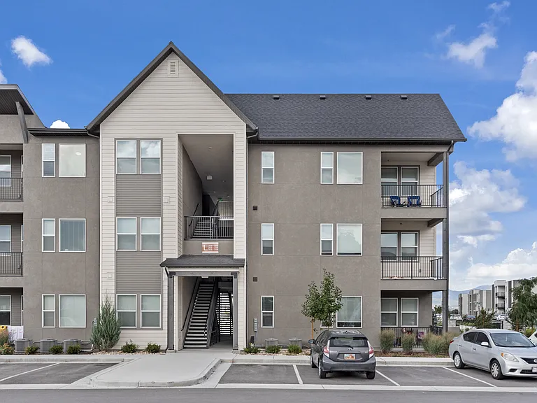 The Kelton Apartments — Photo 27