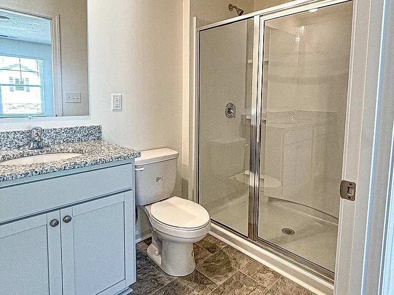 Master bedroom en-suite bathroom