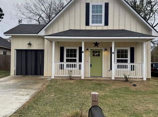 305 Maple Ave, Gladewater, TX 75647