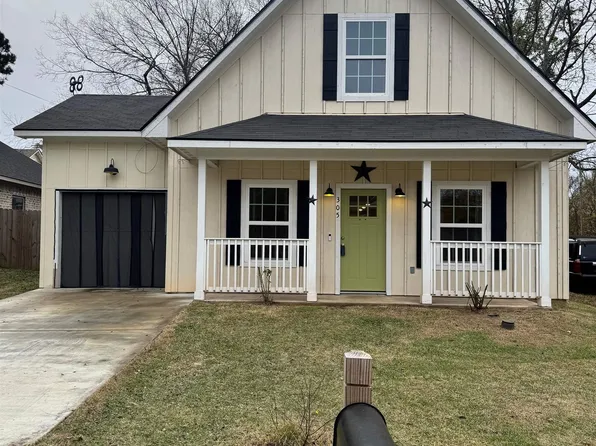 305 Maple Ave, Gladewater, TX 75647