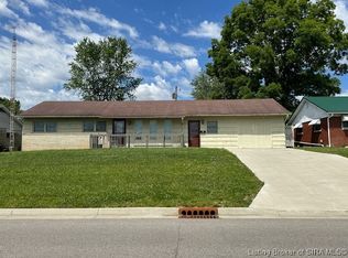 912 N Shelby St, Salem, IN 47167