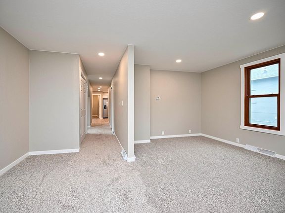 4th image of 520 Hamilton St