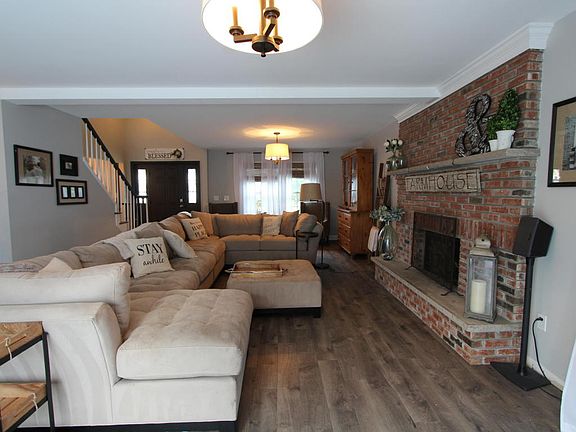 3rd image of 236 Essex Dr