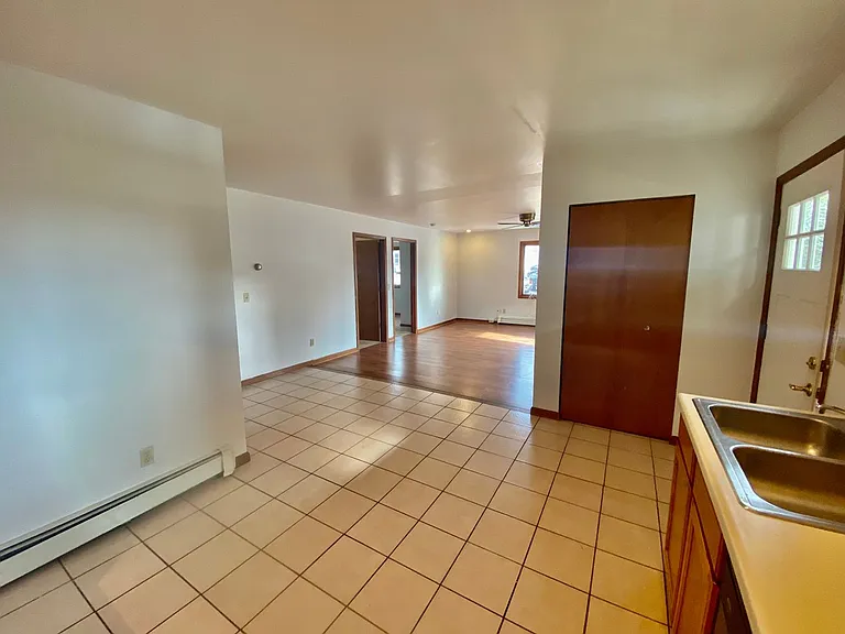 512 W Cross St — Photo 24