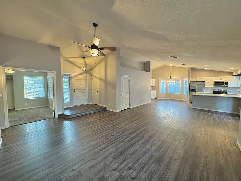 1618 W Brooks St — Photo 4