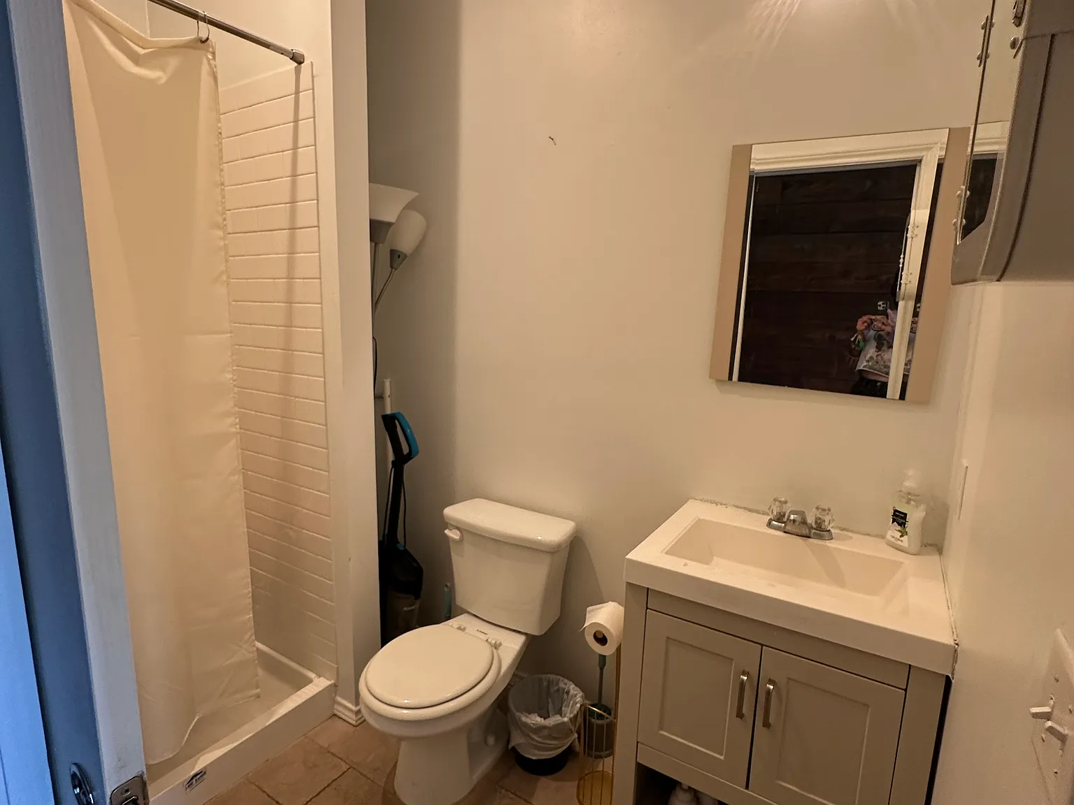 4 bed, 868 sqft, $3,200 — Photo 4