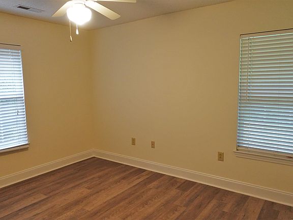 3rd image of 635 Bear Dr