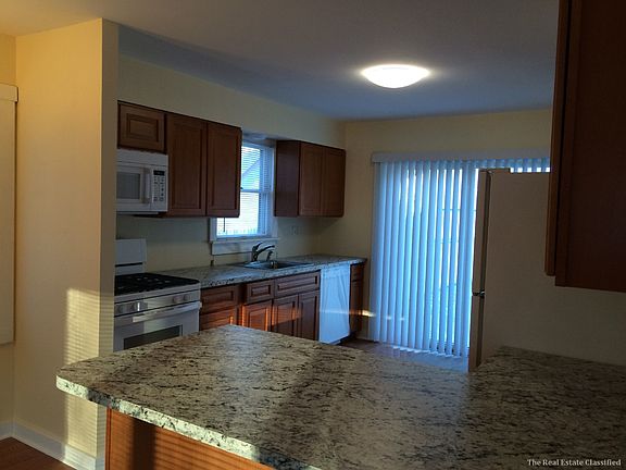 2nd image of 2 Greenwood Pl