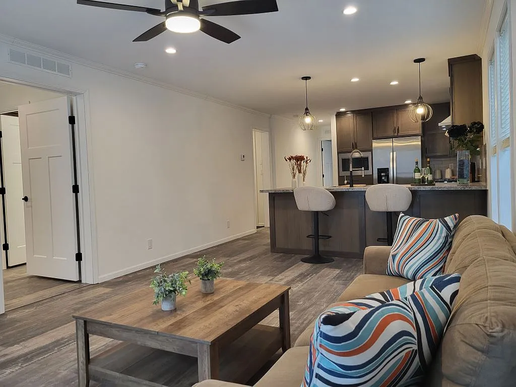 2 bed, 2.0 bath, 1095 sqft, $1,850 — Photo 4
