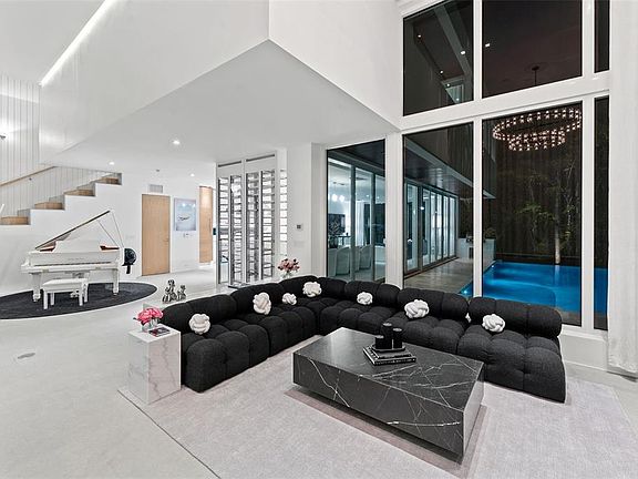 4th image of 4433 N Bay Rd