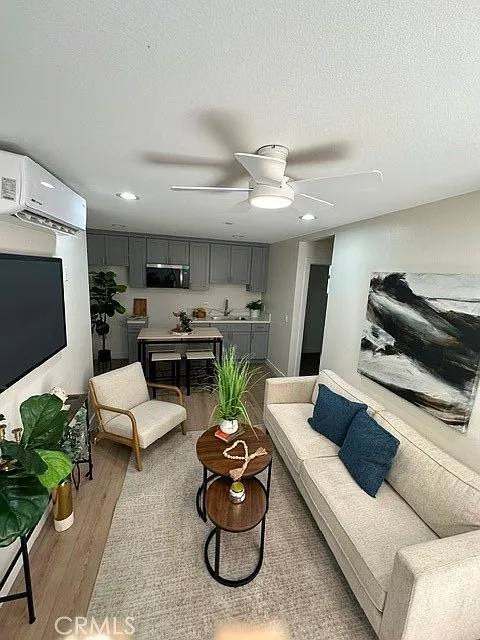 2 bed, 3720 sqft, $2,350 — Photo 3