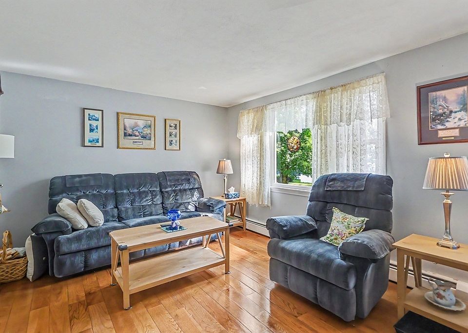 1st image of 10 Lincoln Ave Unit 10
