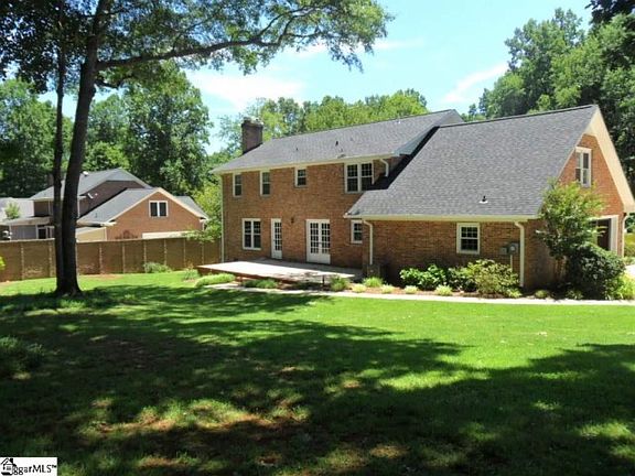 3rd image of 207 Rosebay Dr