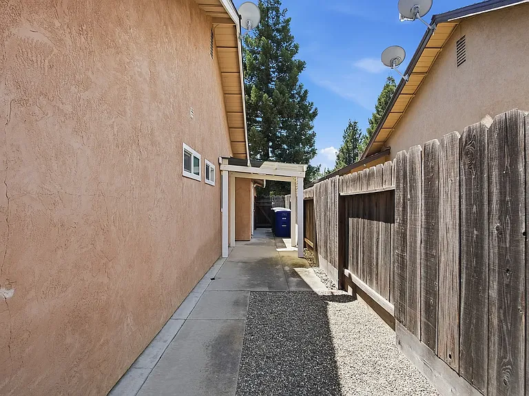 1905 Ursini Ln — Photo 24