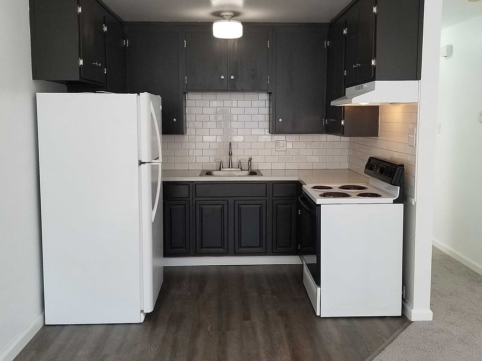 1st image of 901 Tompkins Ave APT 4