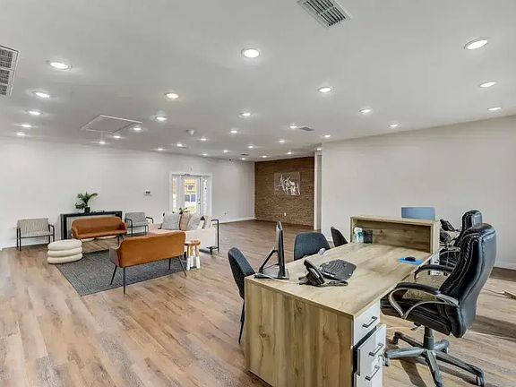 5th image of 10028 Royal Ln #285