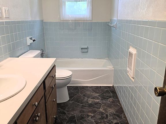 4th image of 602 S Sarah Street