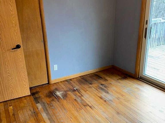 4th image of 4215 Larson Ave