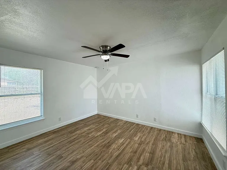 339 Brettonwood Dr — Photo 10