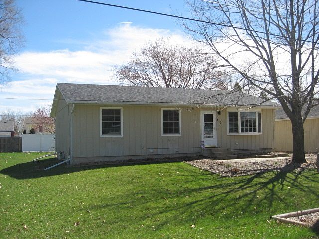 1st image of 330 Saunders Ave