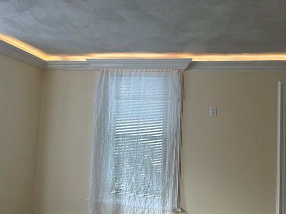 5th image of 207 Farm St Floor 1