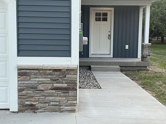 4th image of 4655 Henry St
